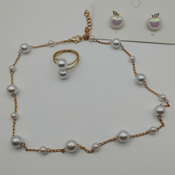 Jewelry - Elegant Gold and Pearl Jewelry Set